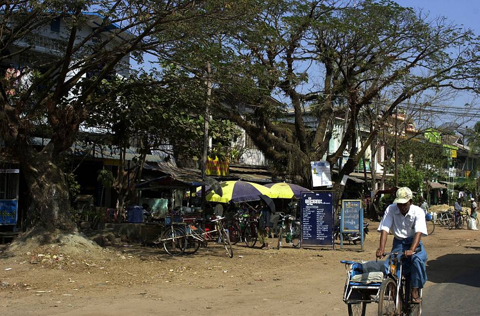 01-burma_048